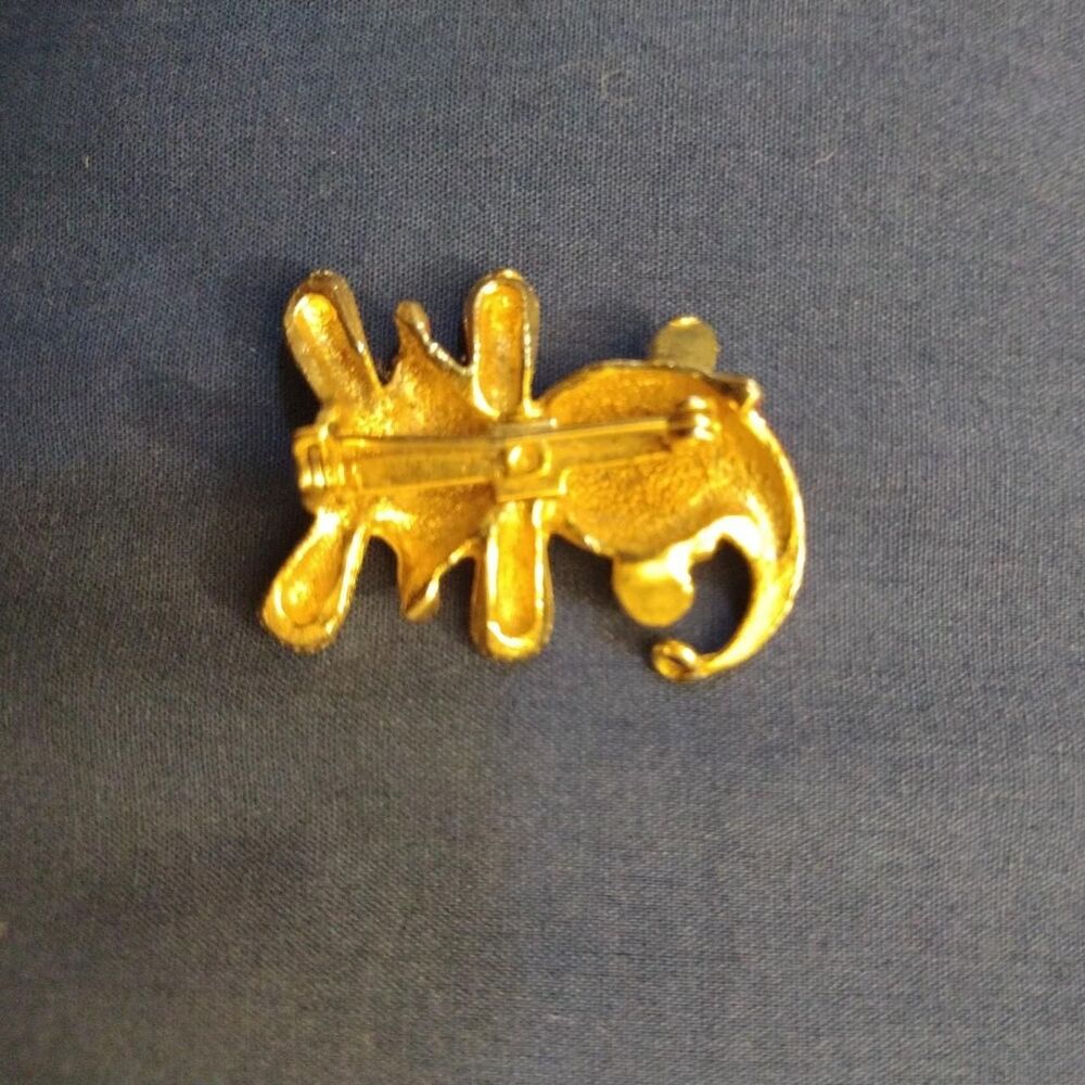 Christmas Holiday Bear Pin Gold Red Santa Vintage - Picture 3 of 3